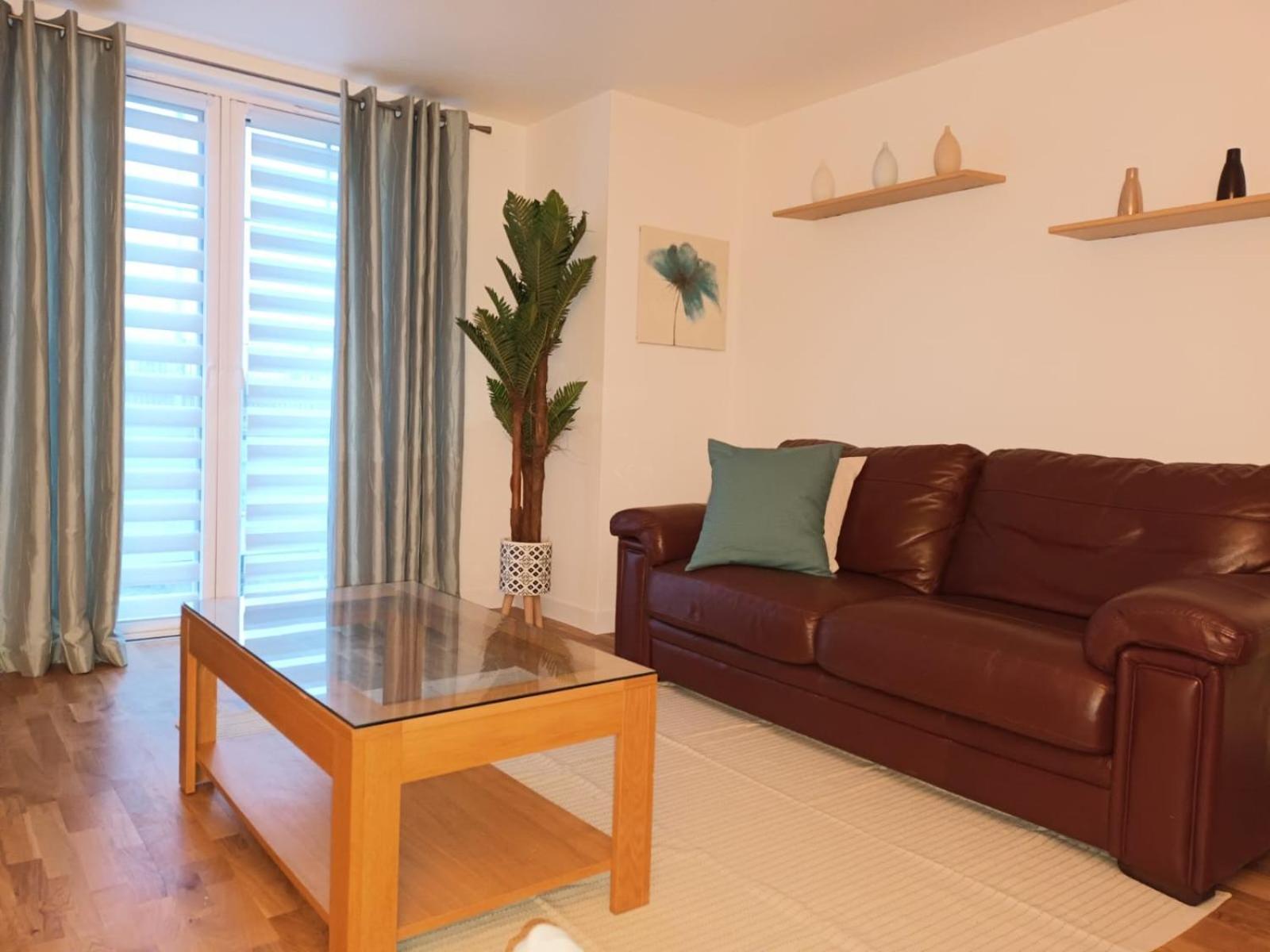 Spacious Elegant 2-Br Apartment In Aberdeen City Centre Exterior foto